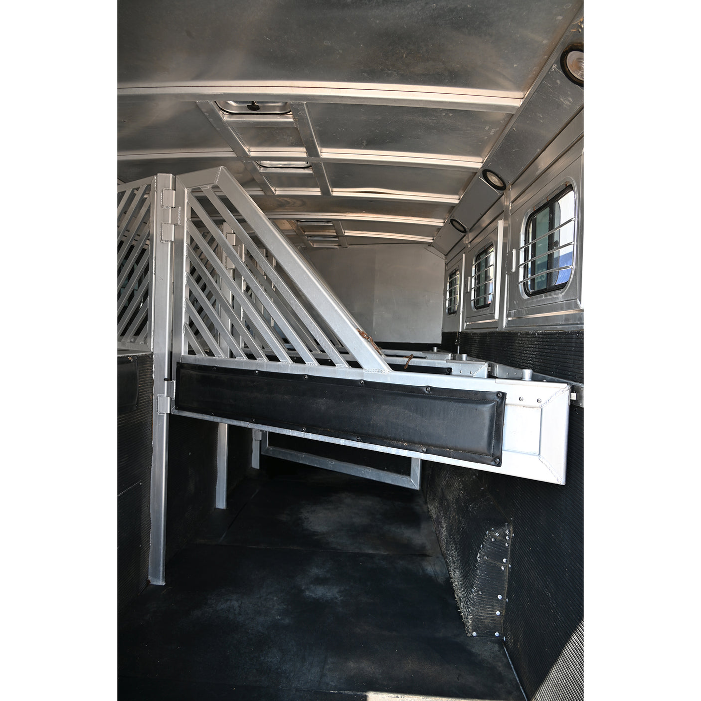2002 Bloomer 4 Horse 12' Living Quarter Trailer
