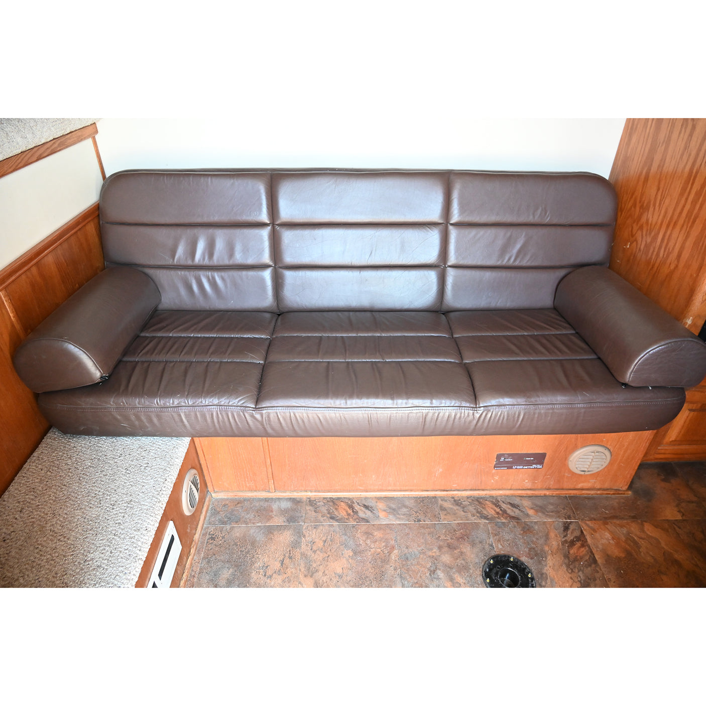 2002 Bloomer 4 Horse 12' Living Quarter Trailer