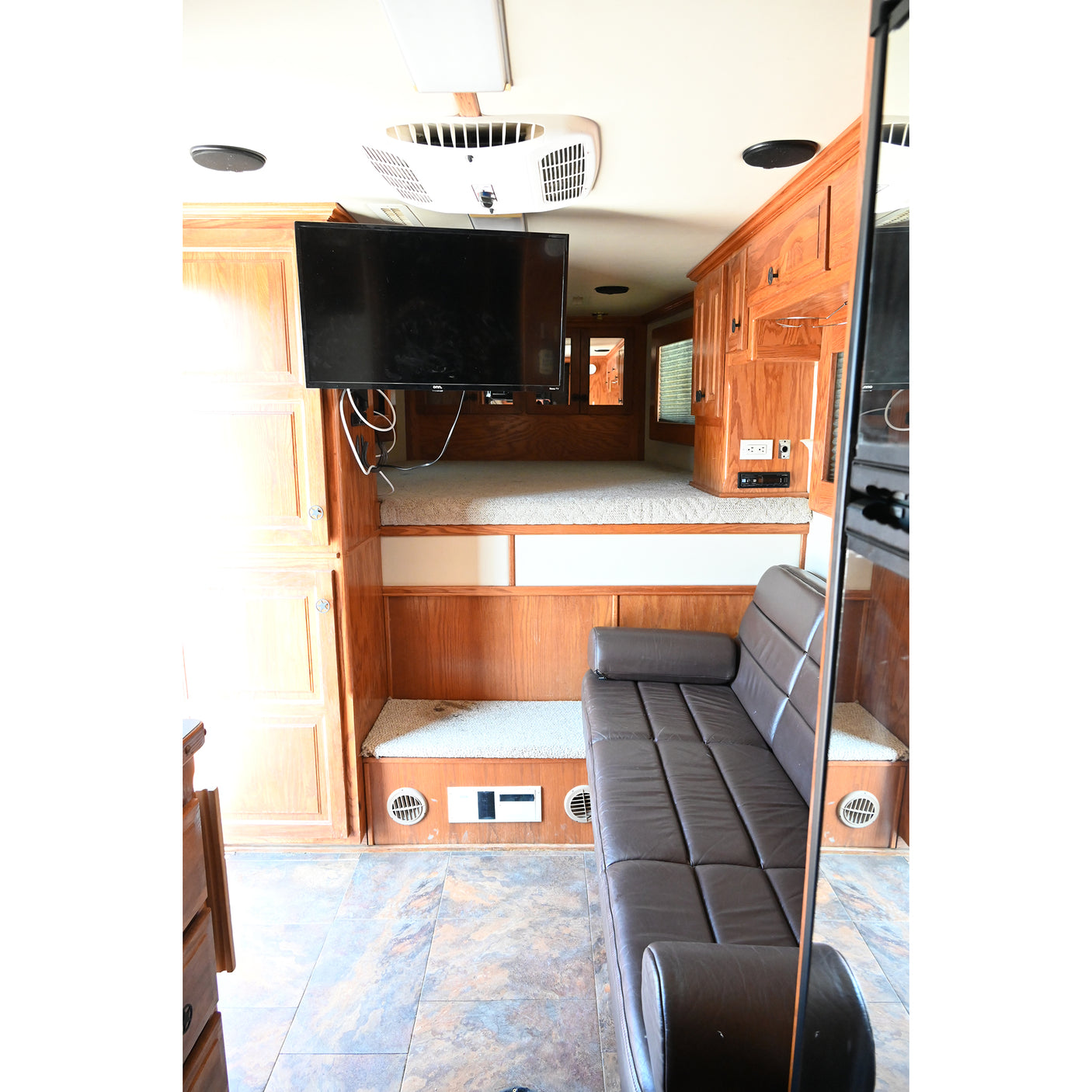 2002 Bloomer 4 Horse 12' Living Quarter Trailer