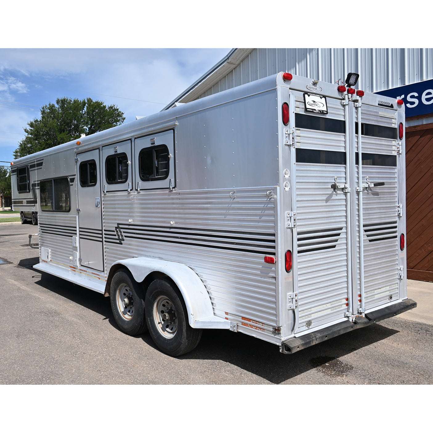 1997 Sundowner 3 Horse Weekend Pack 6' LQ Horse Trailer
