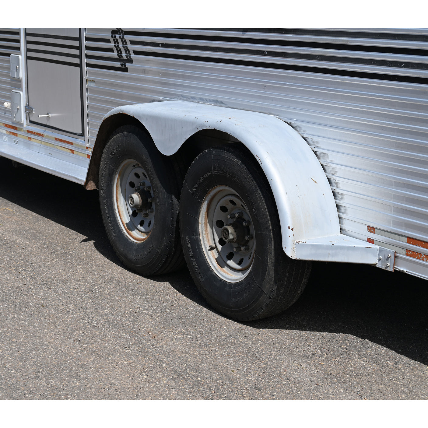 1997 Sundowner 3 Horse Weekend Pack 6' LQ Horse Trailer