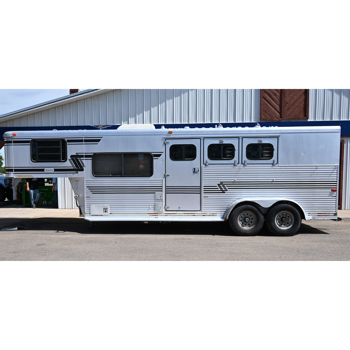 1997 Sundowner 3 Horse Weekend Pack 6' LQ Horse Trailer
