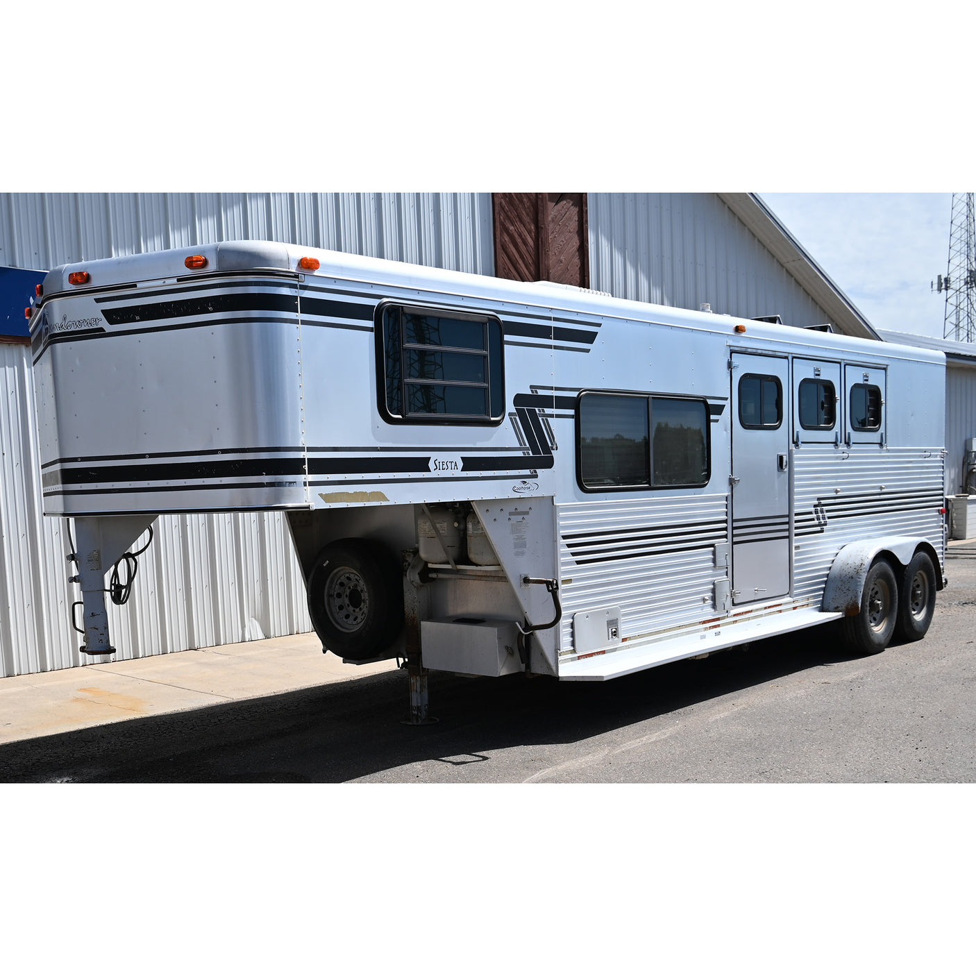 1997 Sundowner 3 Horse Weekend Pack 6' LQ Horse Trailer