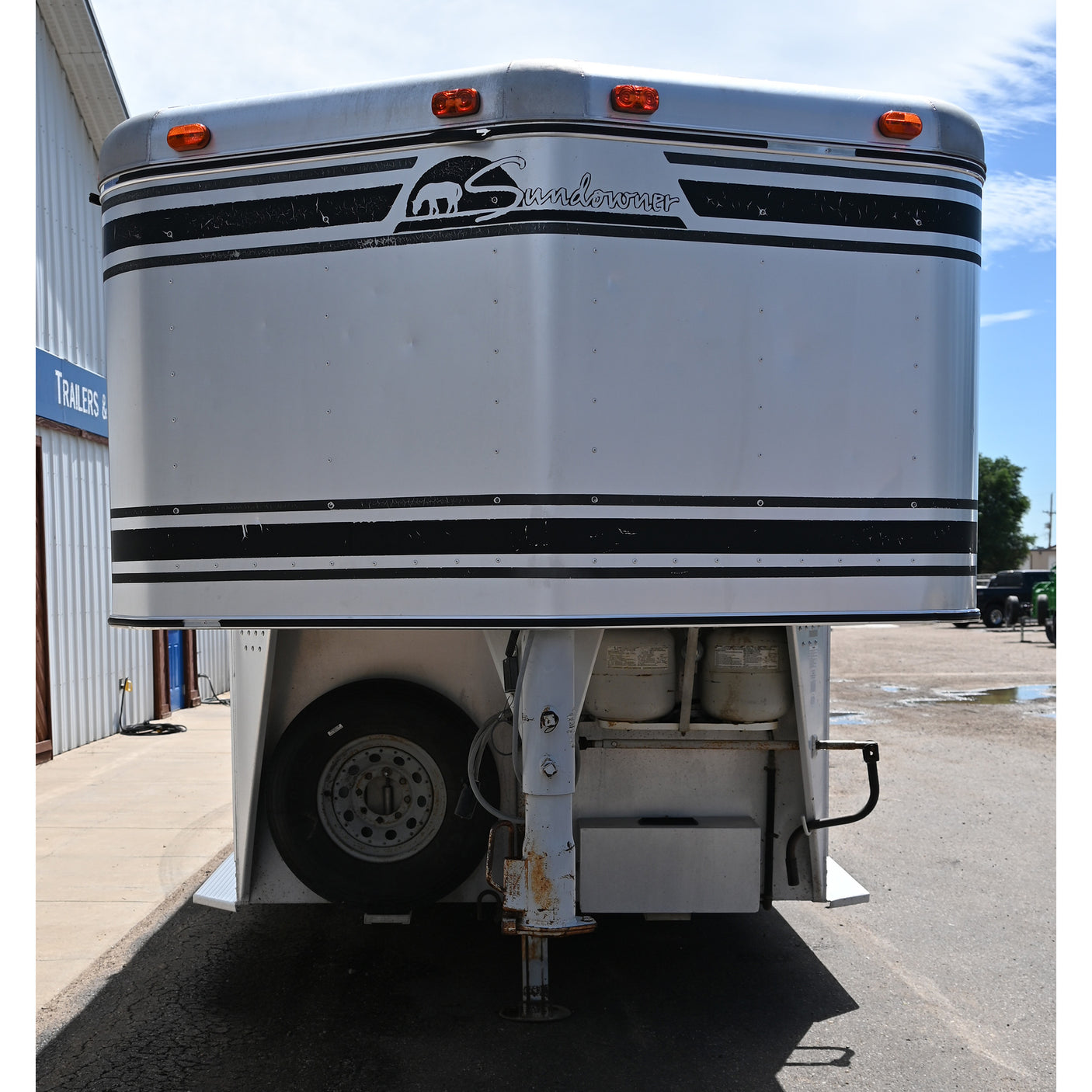 1997 Sundowner 3 Horse Weekend Pack 6' LQ Horse Trailer