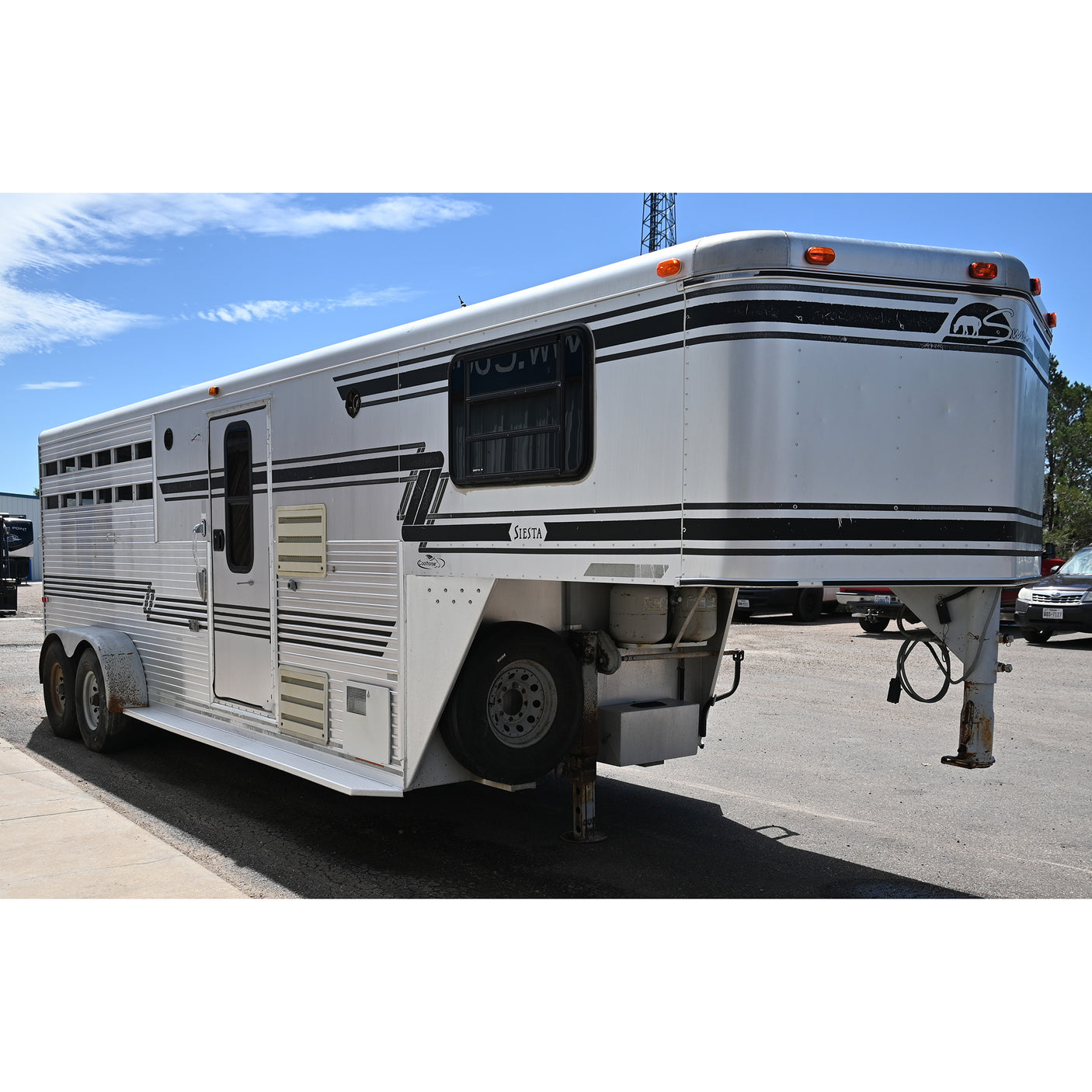 1997 Sundowner 3 Horse Weekend Pack 6' LQ Horse Trailer