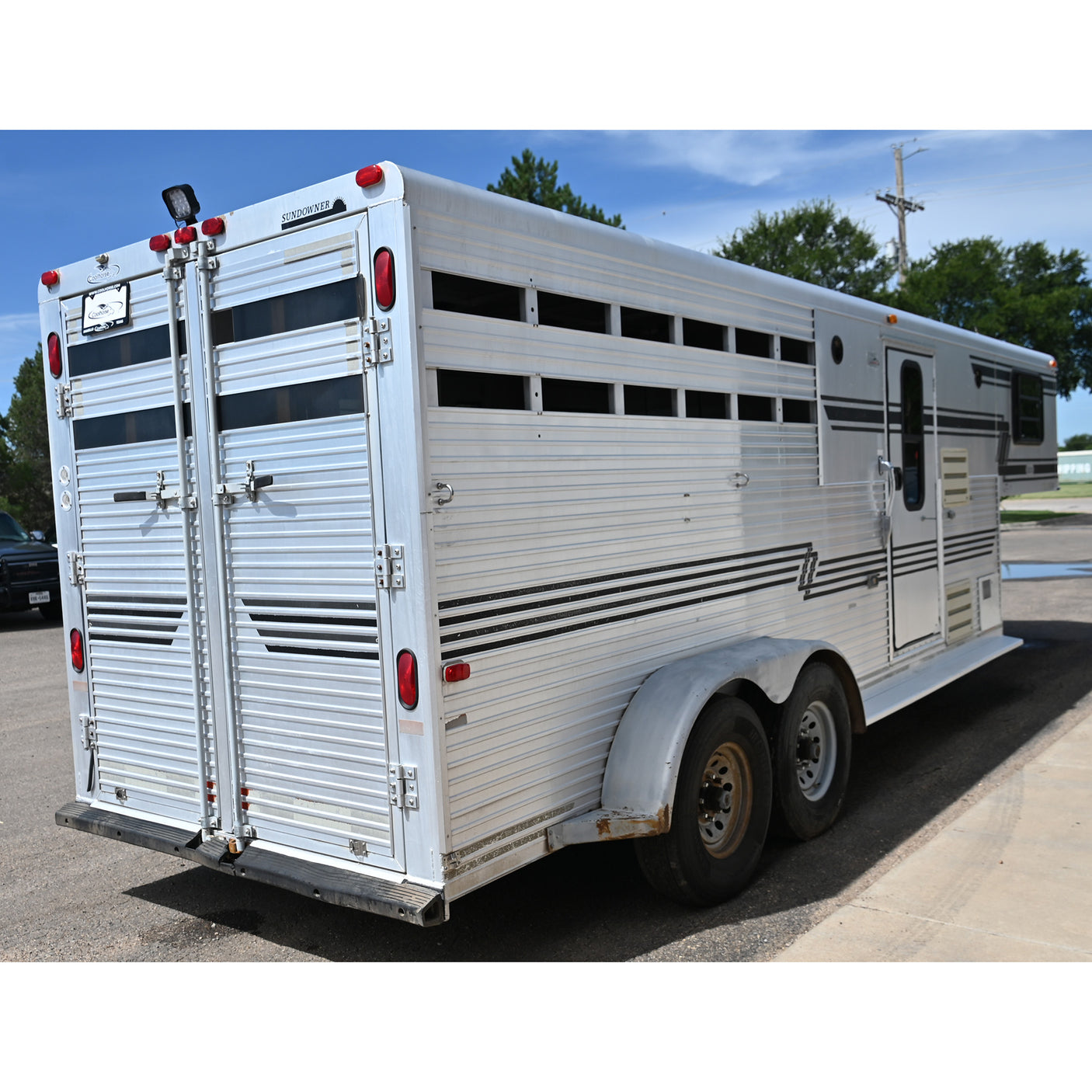 1997 Sundowner 3 Horse Weekend Pack 6' LQ Horse Trailer