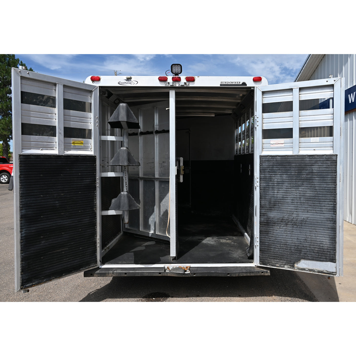 1997 Sundowner 3 Horse Weekend Pack 6' LQ Horse Trailer