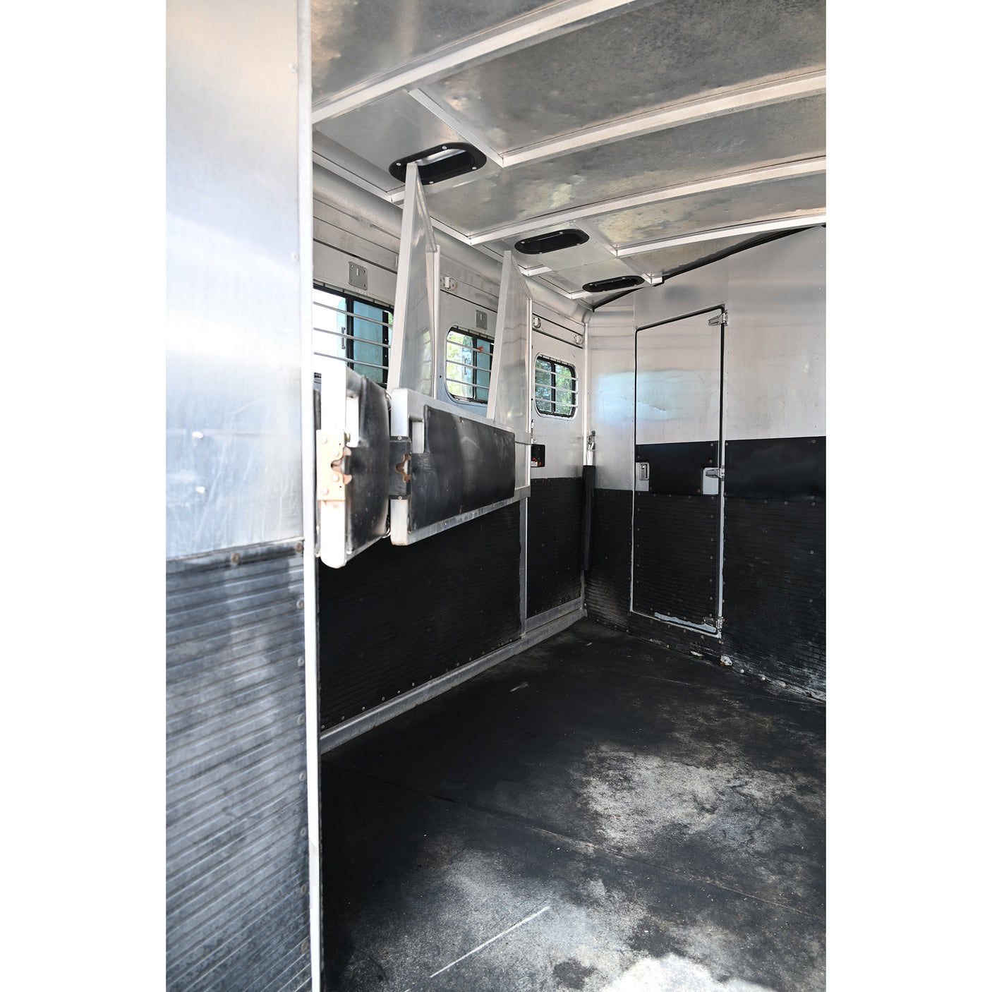 1997 Sundowner 3 Horse Weekend Pack 6' LQ Horse Trailer
