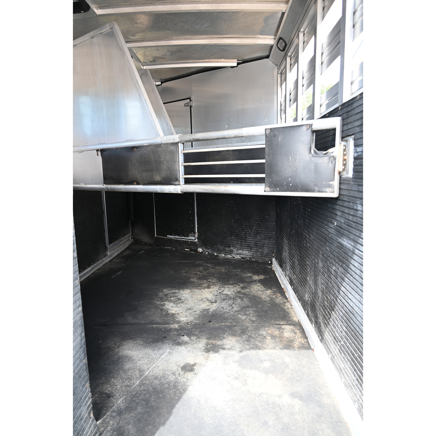 1997 Sundowner 3 Horse Weekend Pack 6' LQ Horse Trailer