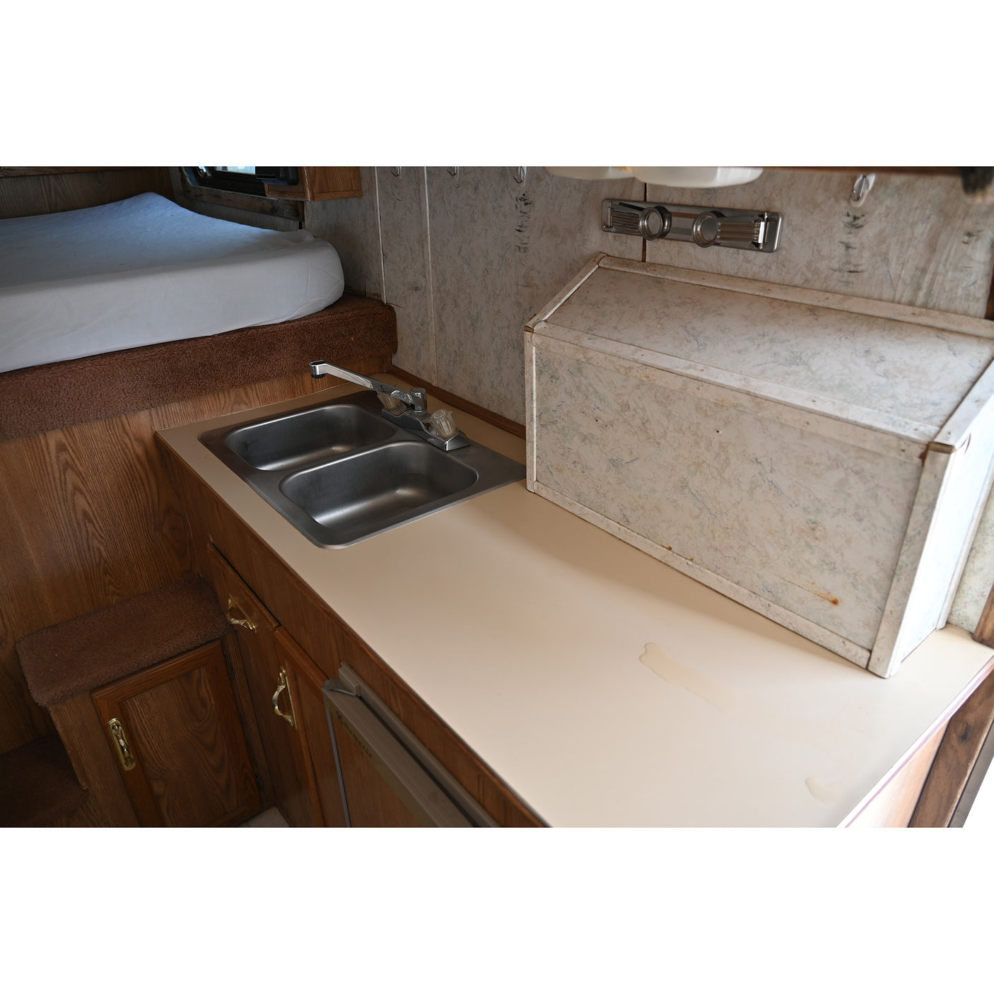1997 Sundowner 3 Horse Weekend Pack 6' LQ Horse Trailer