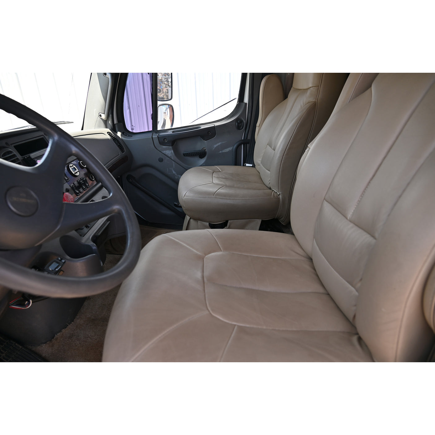 2005 Freightliner M2 Step Deck with 13' LQ and 7'6" Bed