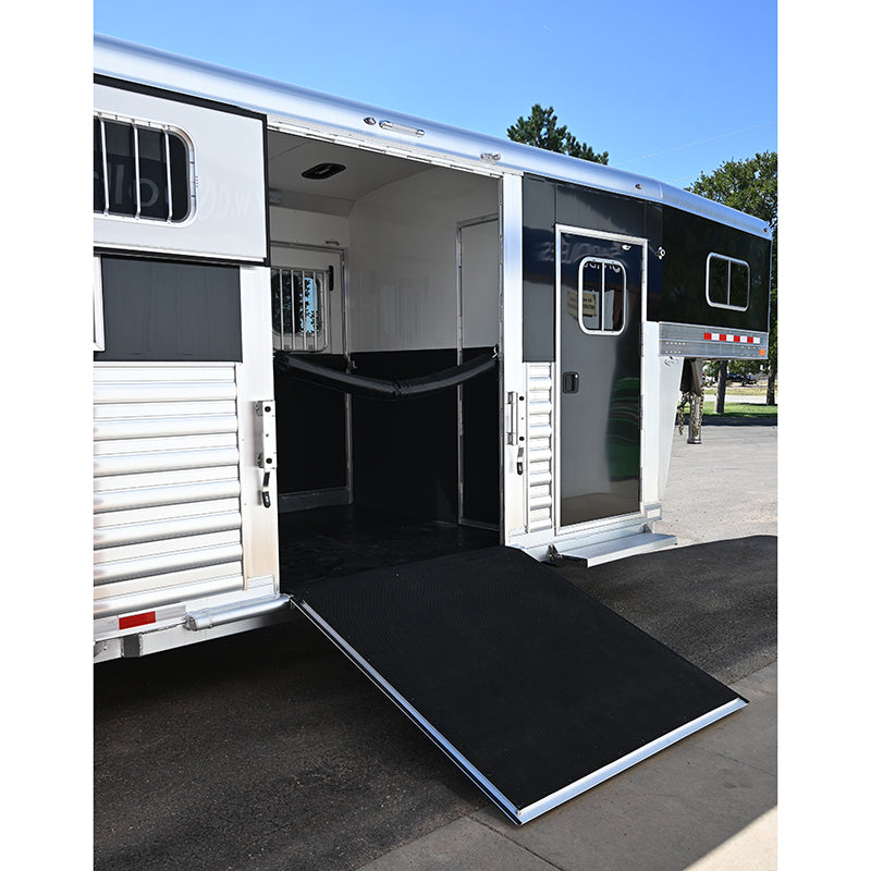 **SOLD** 2025 4 Star 2+1 Straight Load Gooseneck Trailer