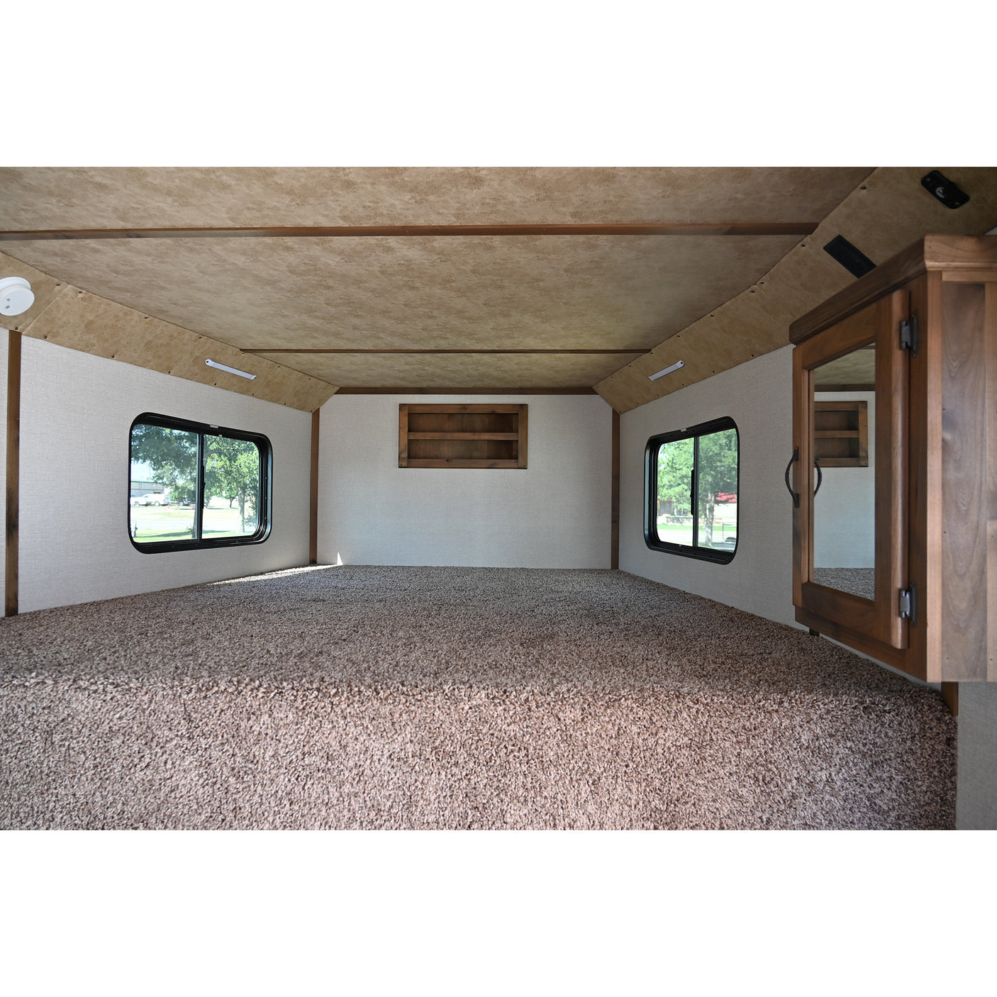 2024 Trails West Sierra 6 Horse Trainer's Trailer