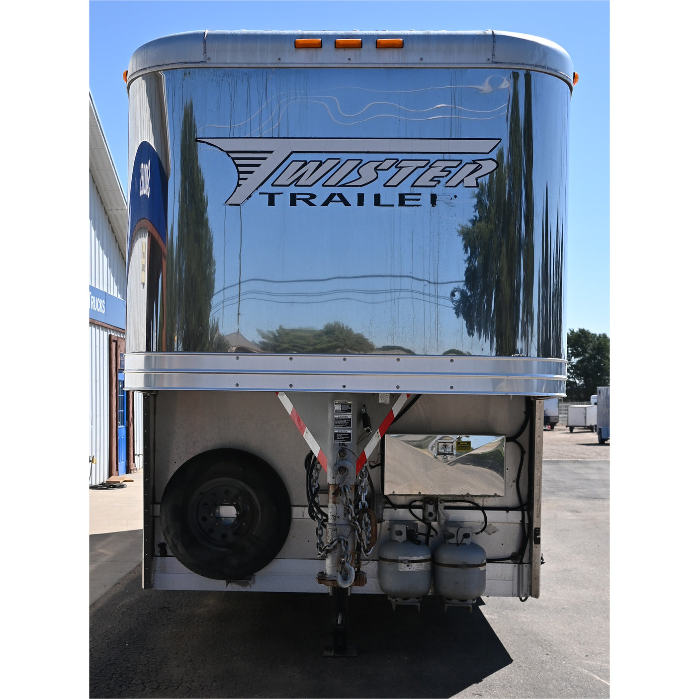2008 Twister 3 Horse 10' Living Quarter Horse Trailer