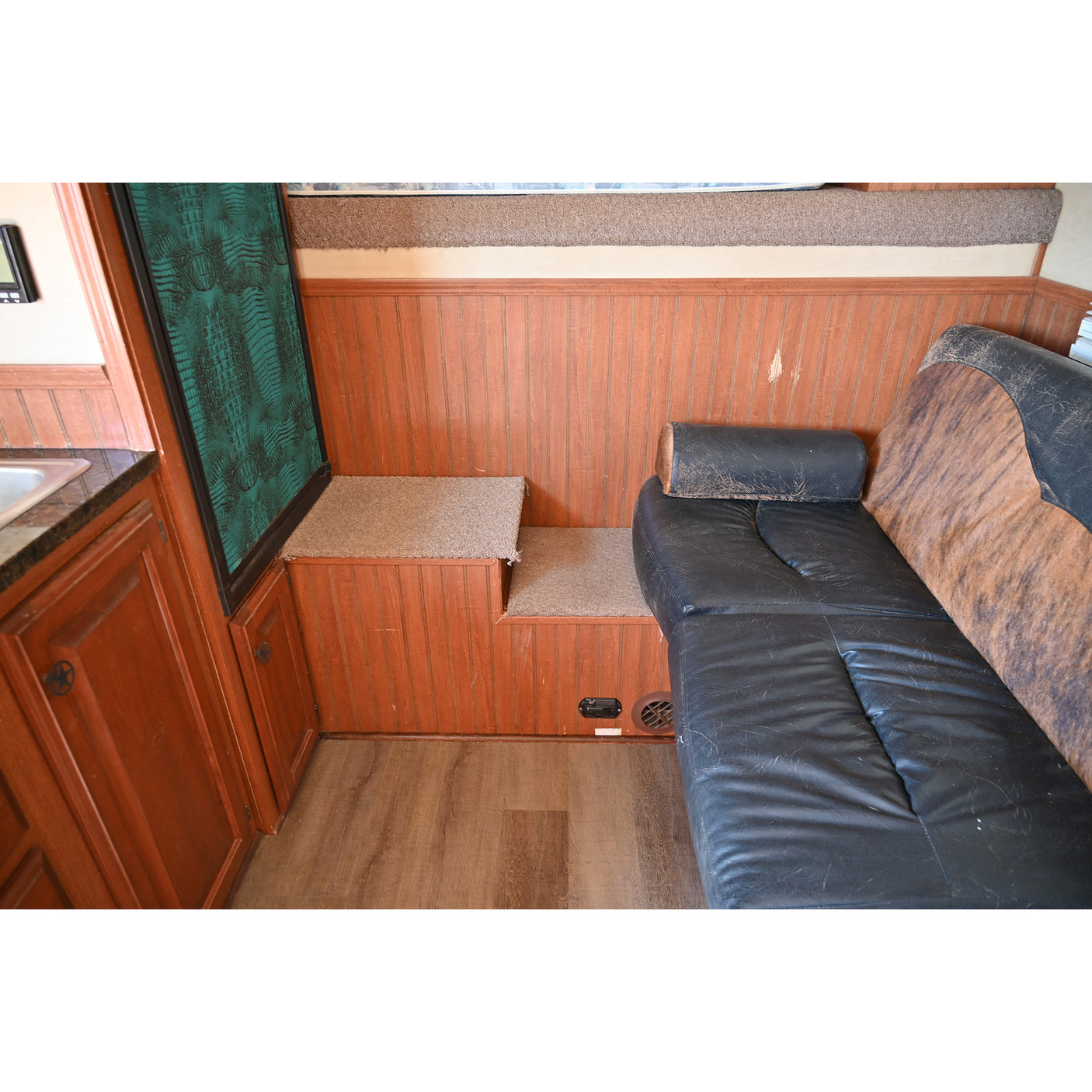 2008 Twister 3 Horse 10' Living Quarter Horse Trailer