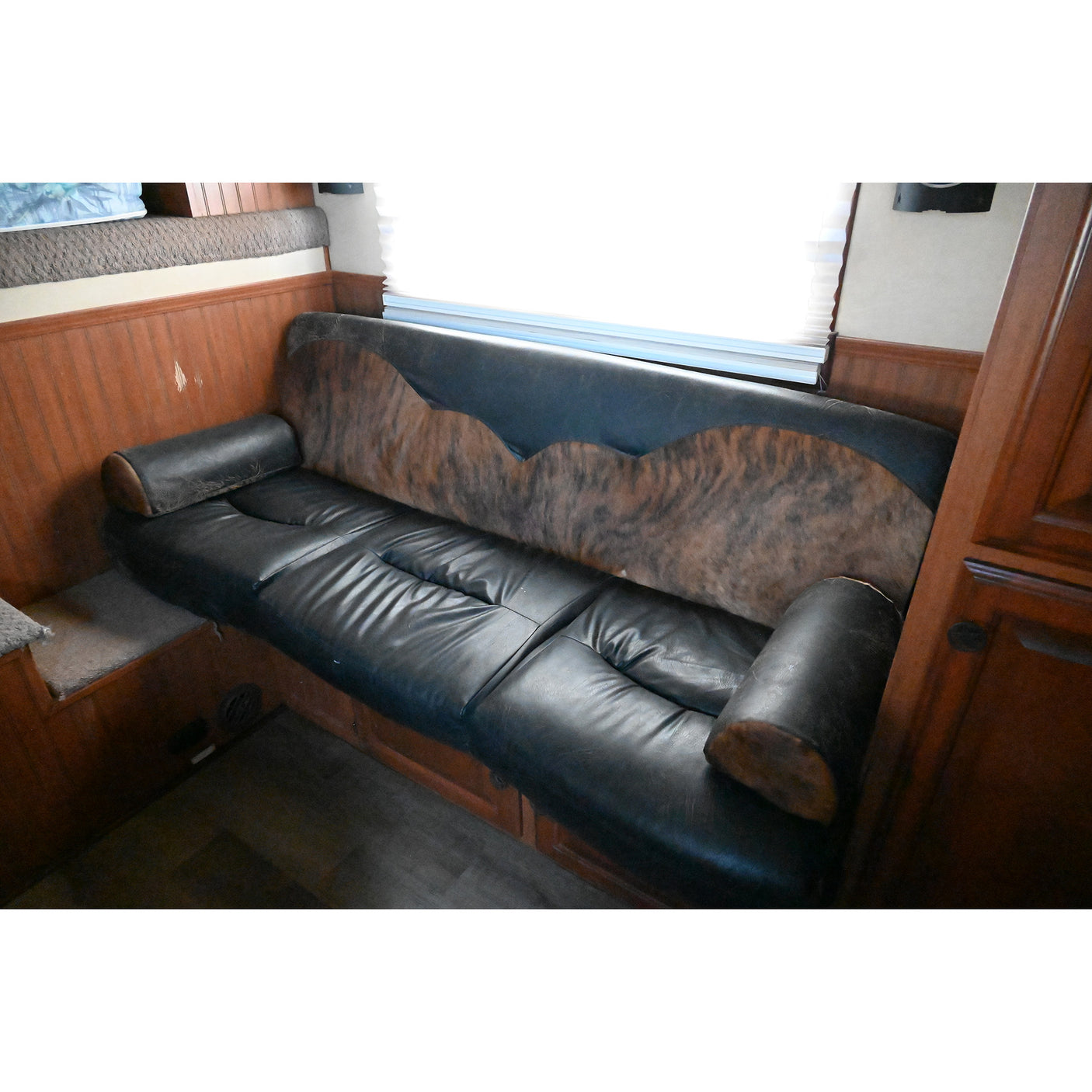 2008 Twister 3 Horse 10' Living Quarter Horse Trailer