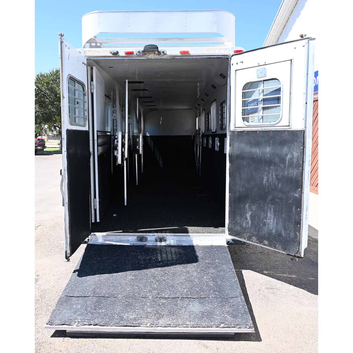 2001 Sooner 7 Horse Trainer's Trailer