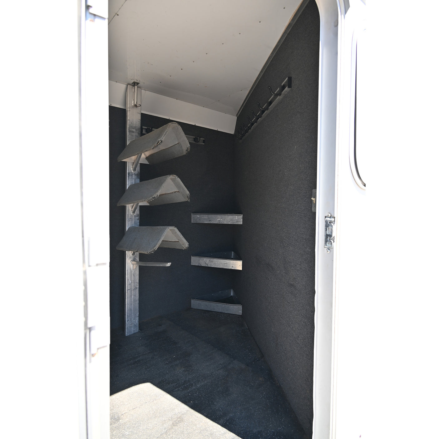 2001 Sooner 7 Horse Trainer's Trailer