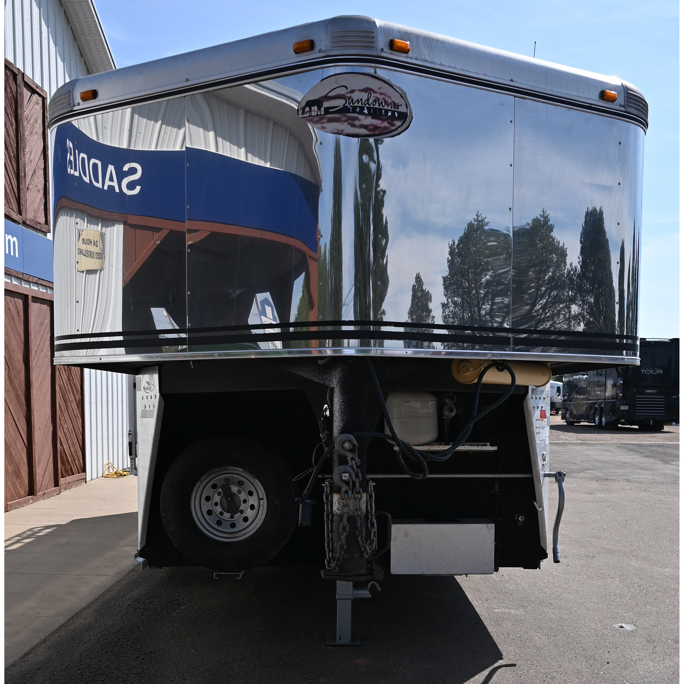 2007 Sundowner Sunlite 727 3 Horse 9' Living Quarter Trailer