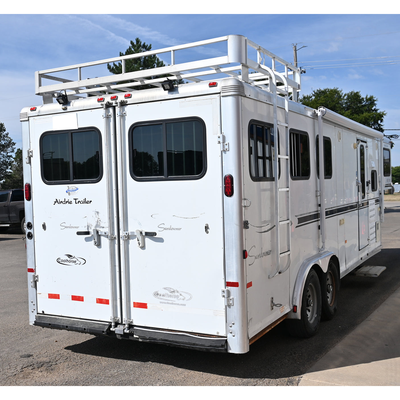 2007 Sundowner Sunlite 727 3 Horse 9' Living Quarter Trailer