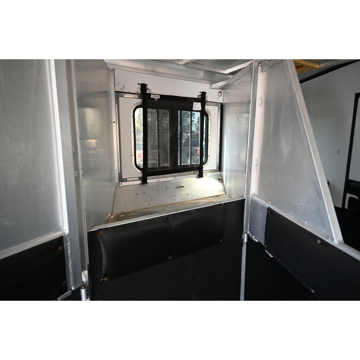 2007 Sundowner Sunlite 727 3 Horse 9' Living Quarter Trailer