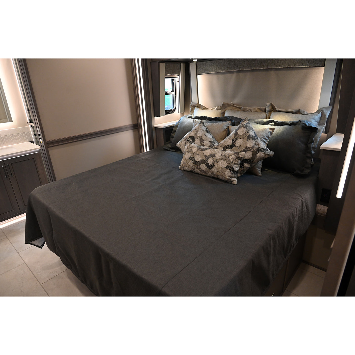 SOLD! 2026 Renegade XL 45' Super C X45BBC Bunk House Model, Freightliner Cascadia 600HP