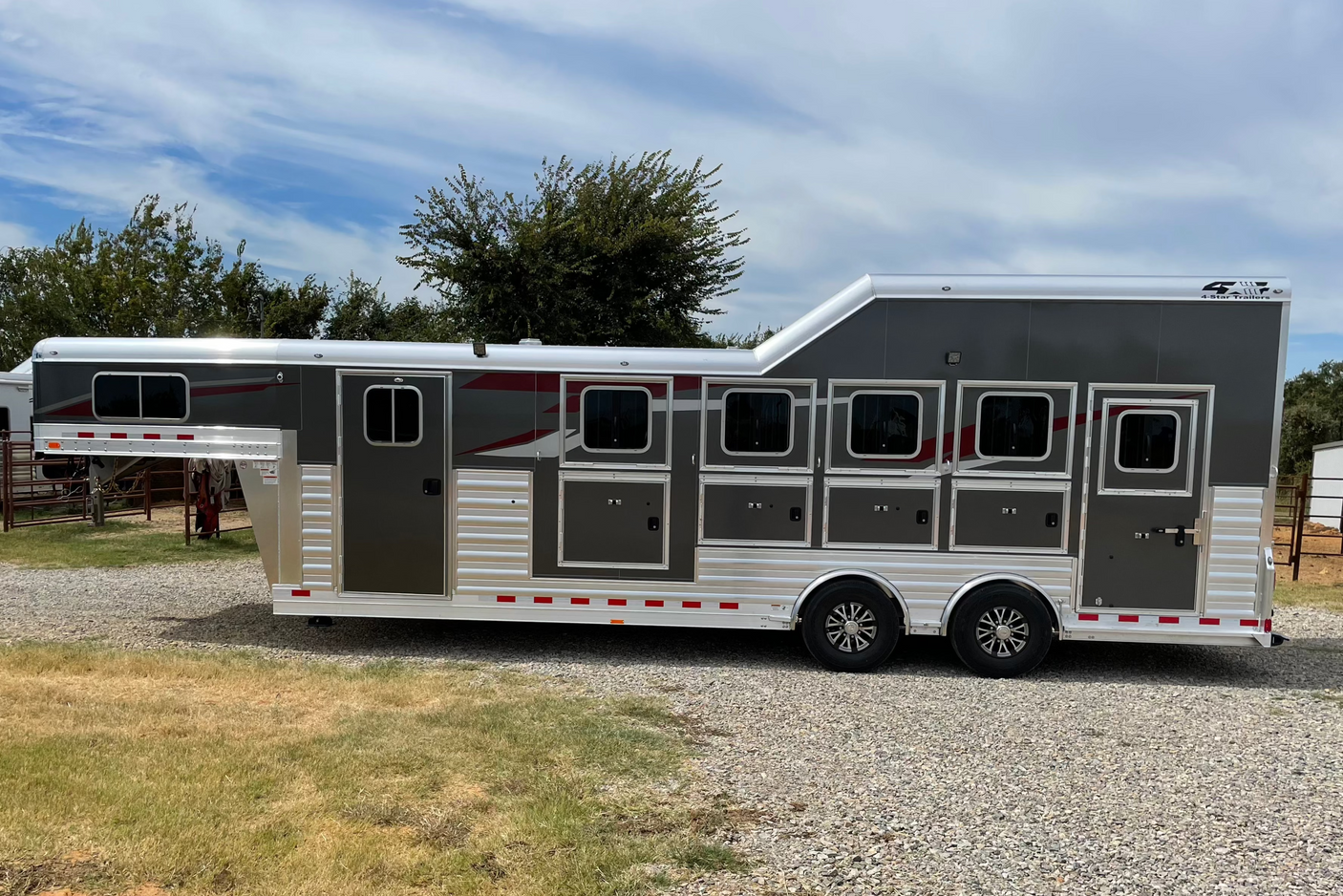 ARRIVING SOON! 2022 4 Star Trailer 5 Horse Reverse Load with Dressing Room, Oversized Rear Tack