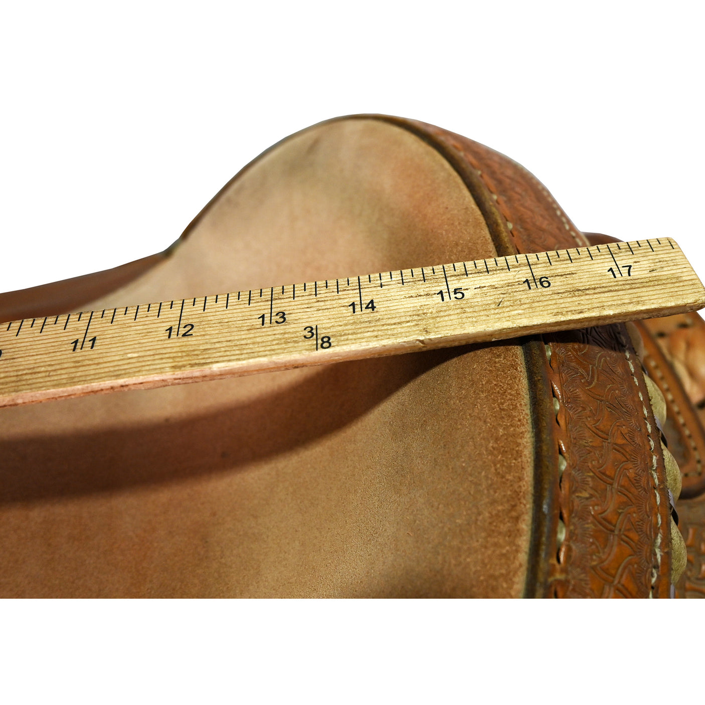 Used 15.5" Seven D Team Roping Saddle