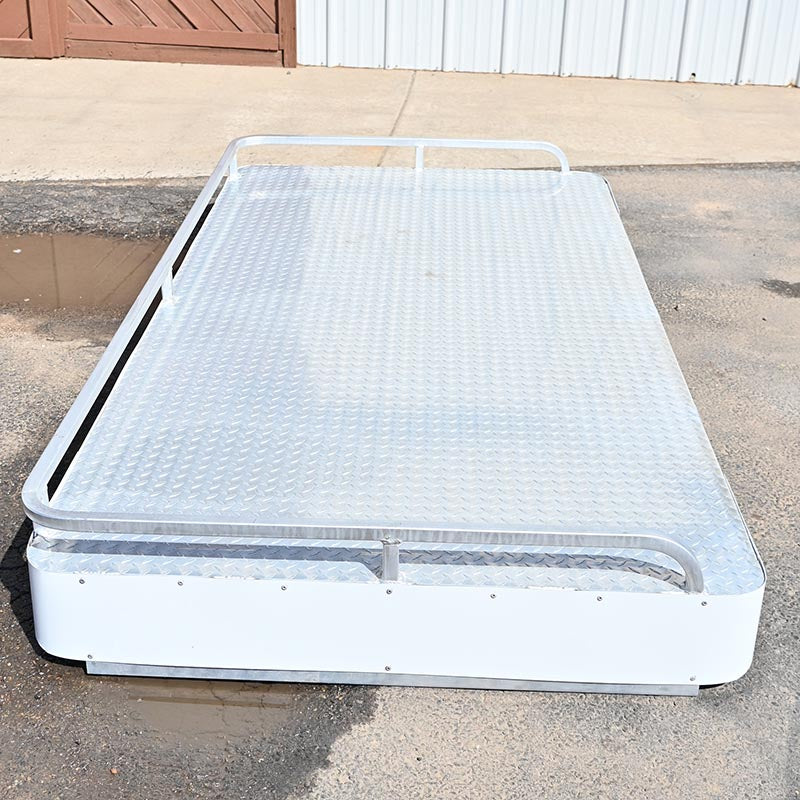 Platinum Hay Pod with Ladder