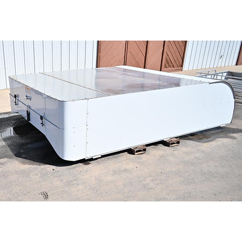 Platinum Hay Pod with Ladder